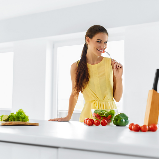 What Foods to Eat While Whitening Teeth with Crest Strips?